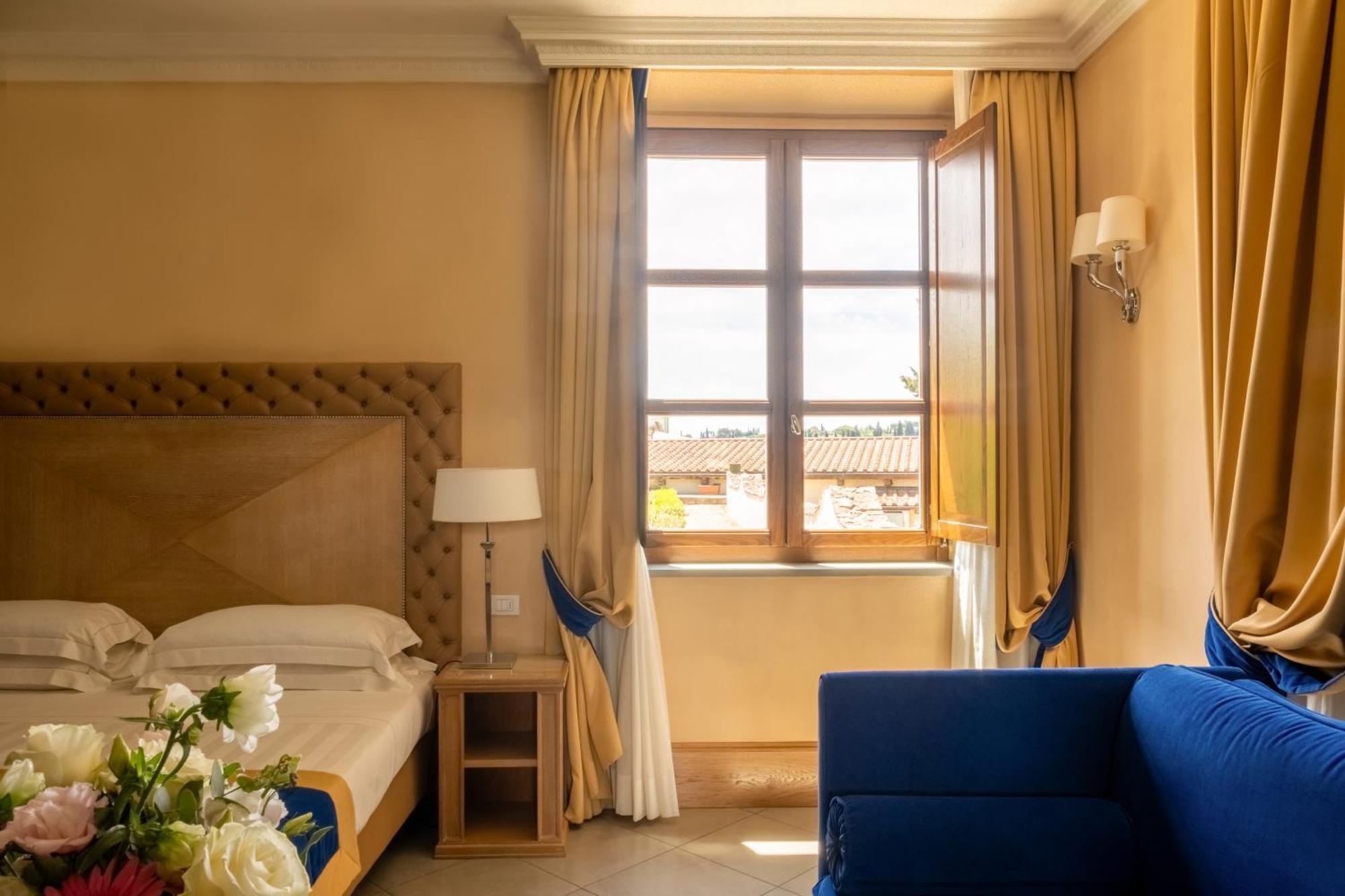 Villa Tolomei Hotel & Resort Florens Exteriör bild A room at the hotel