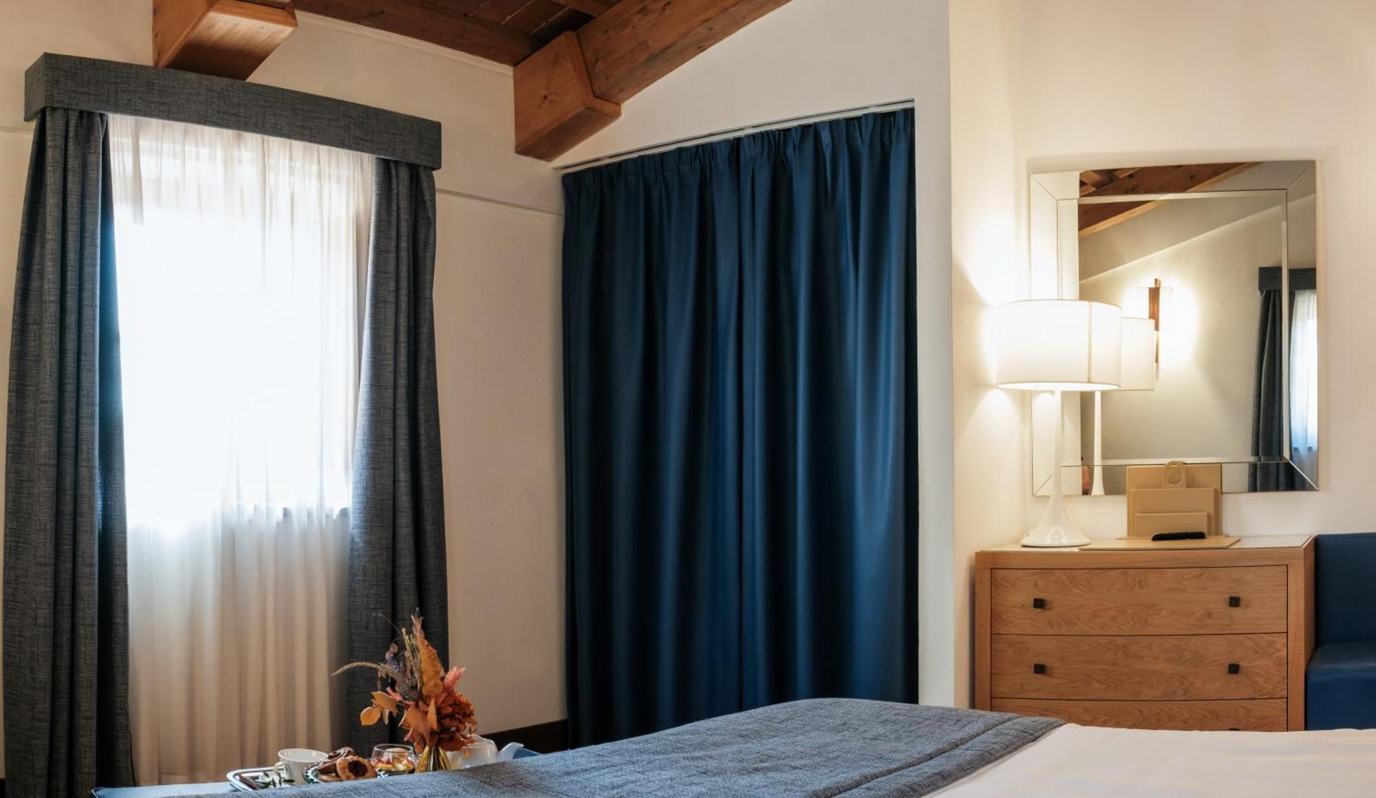 Villa Tolomei Hotel & Resort Florens Exteriör bild A room divider