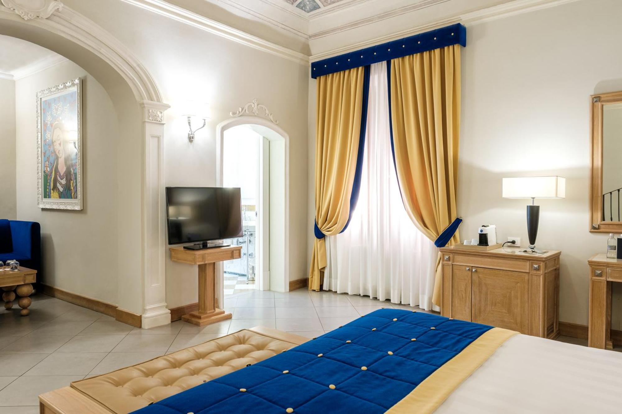 Villa Tolomei Hotel & Resort Florens Exteriör bild A bedroom at the hotel