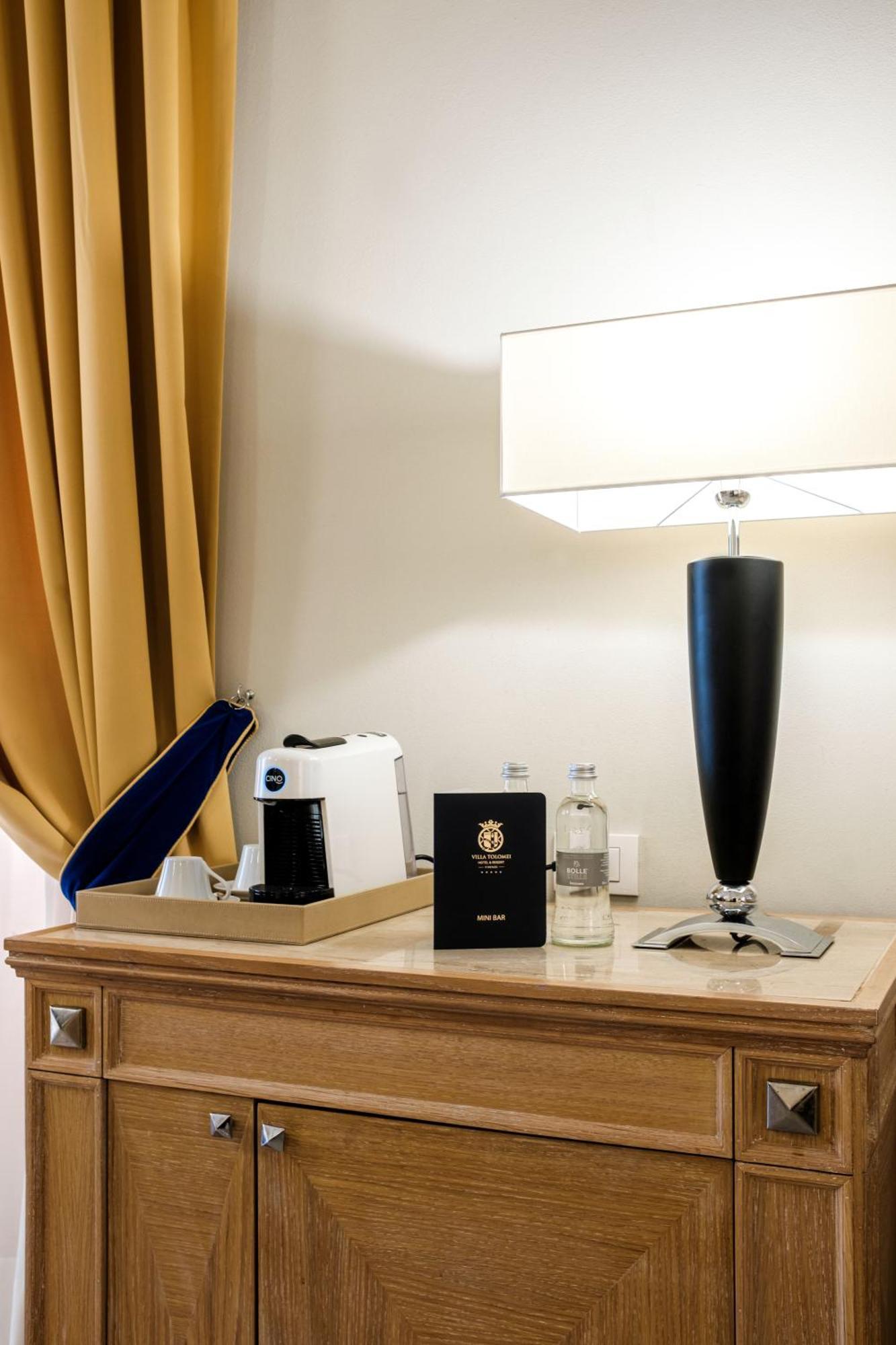 Villa Tolomei Hotel & Resort Florens Exteriör bild A Nespresso machine in a hotel room
