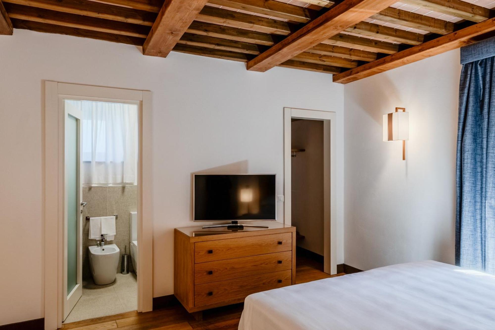 Villa Tolomei Hotel & Resort Florens Exteriör bild A room at the hotel
