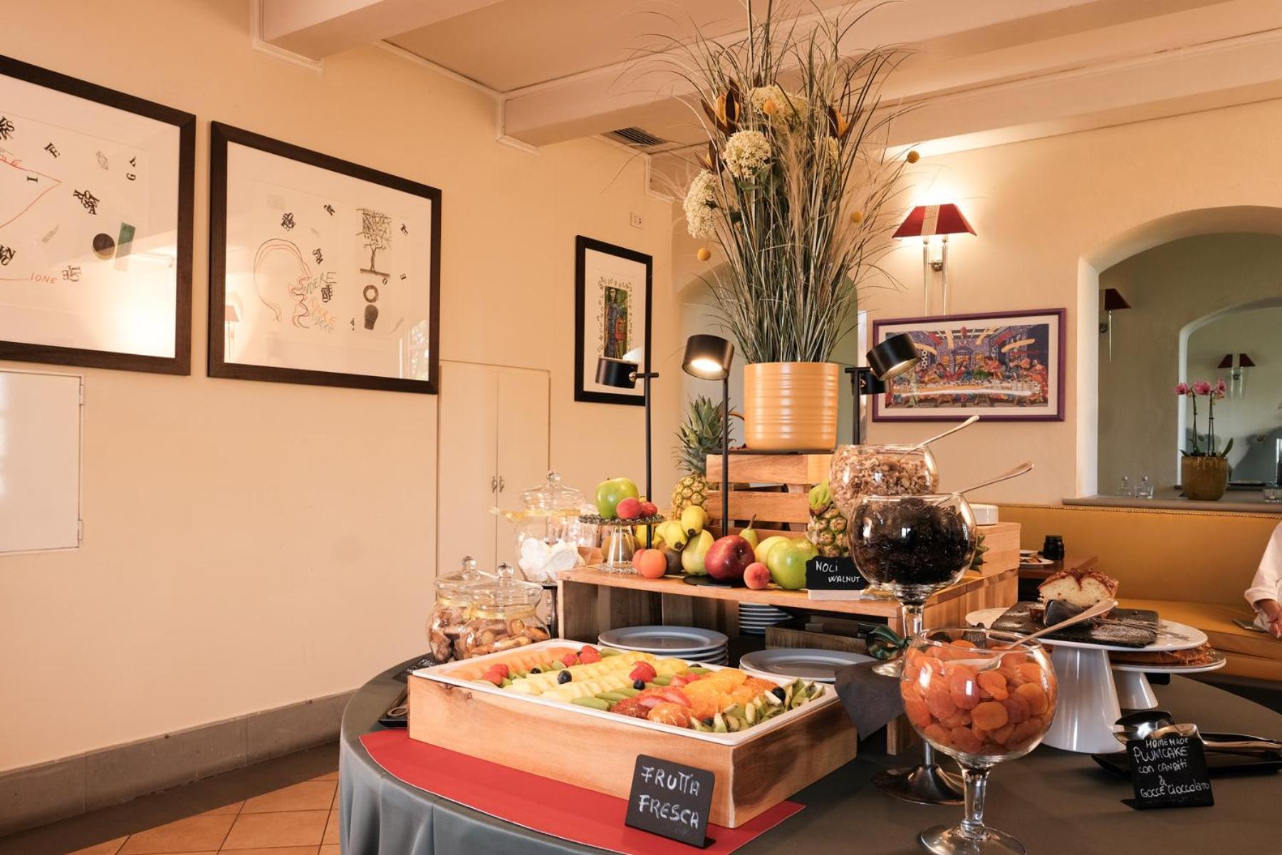 Villa Tolomei Hotel & Resort Florens Exteriör bild A buffet at a hotel