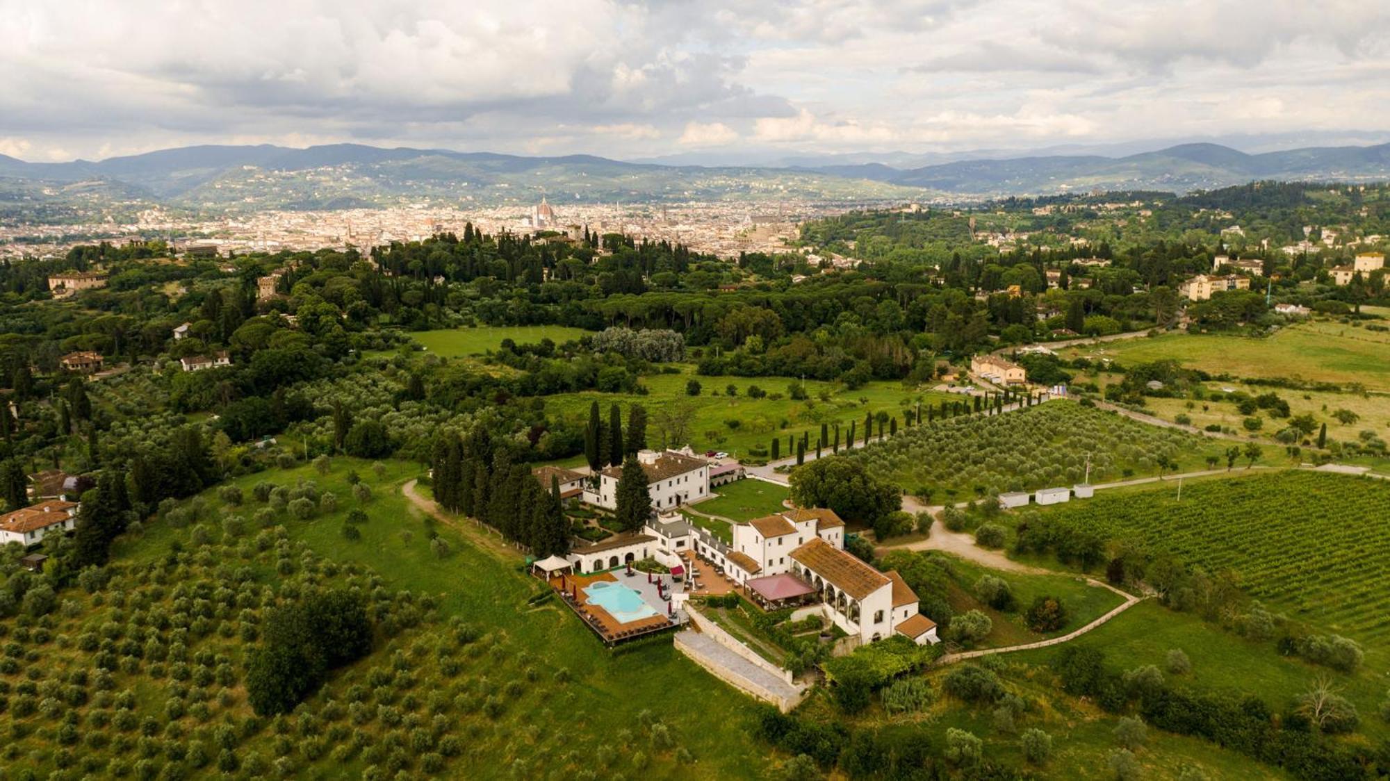 Villa Tolomei Hotel & Resort Florens Exteriör bild Aerial view of the villa