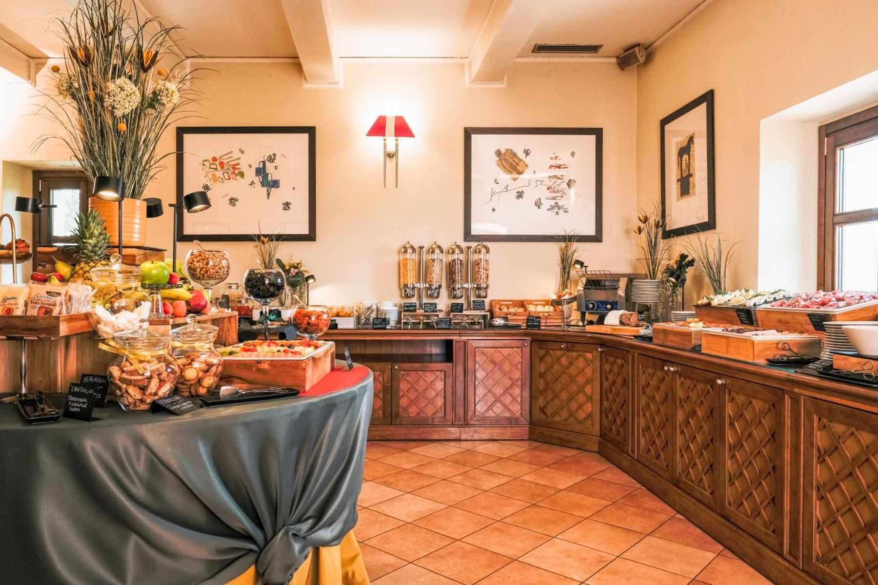 Villa Tolomei Hotel & Resort Florens Exteriör bild A buffet at a hotel