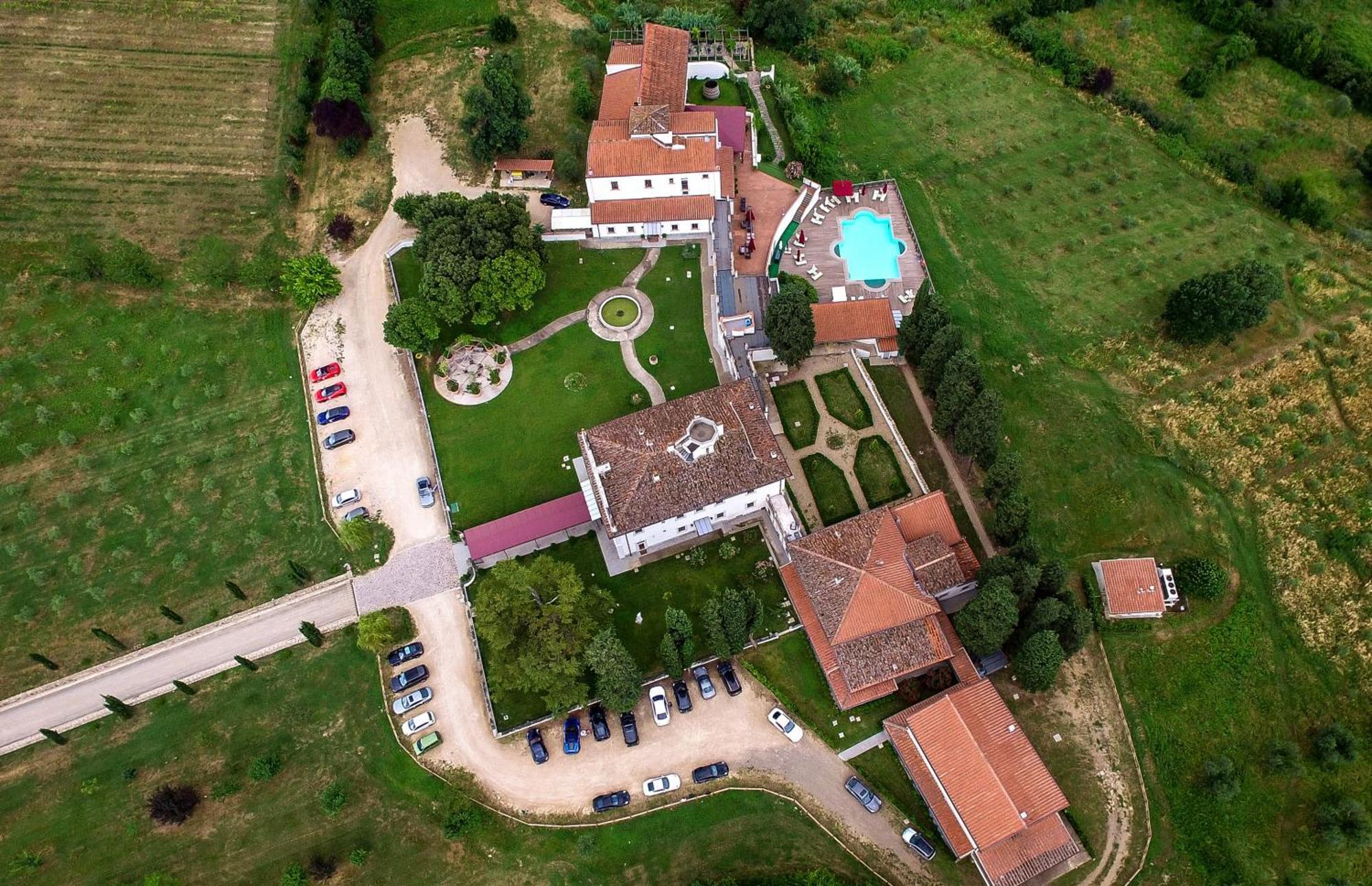 Villa Tolomei Hotel & Resort Florens Exteriör bild Aerial view of the castle